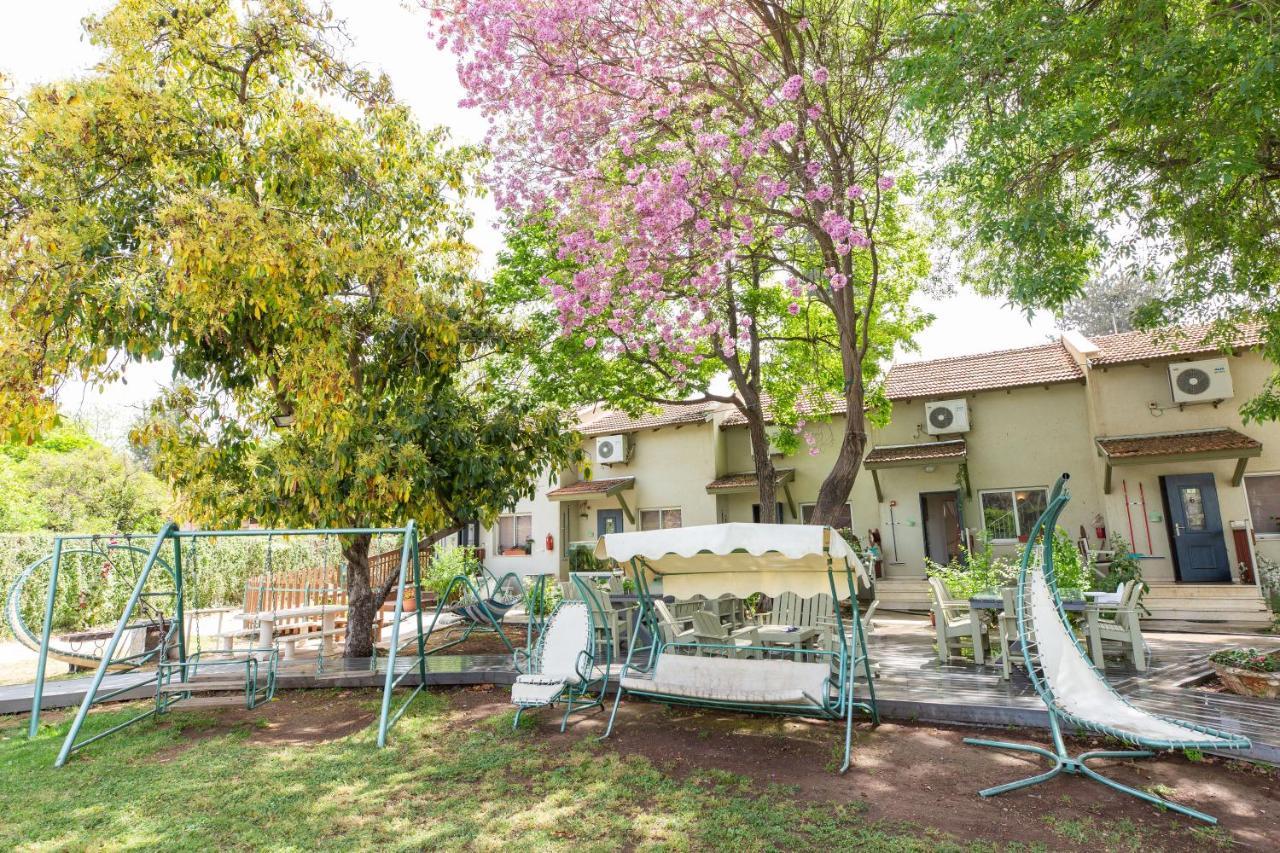 Nuriel Fruit & Guest House Sheʼar Yashuv Esterno foto