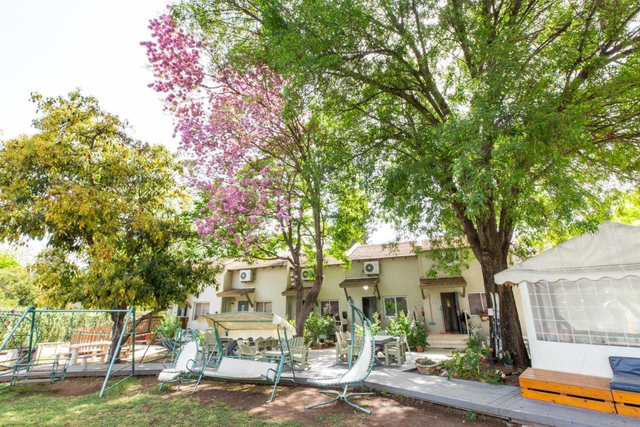 Nuriel Fruit & Guest House Sheʼar Yashuv Esterno foto